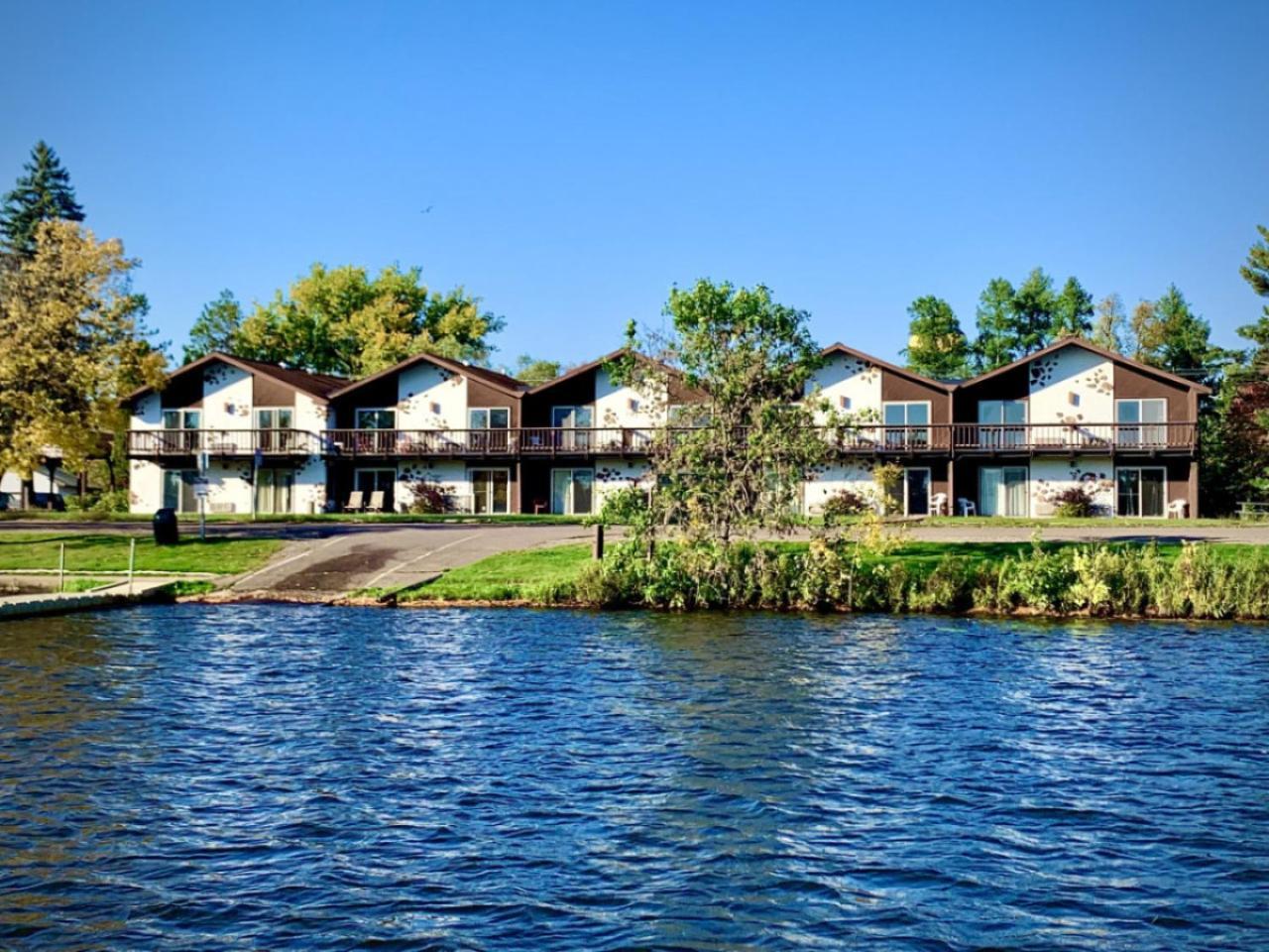 Bridge Inn Tomhawk - 2Nd Floor, 1 King Size Bed, Balcony, River View Tomahawk Kültér fotó