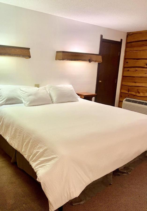 Bridge Inn Tomhawk - 2Nd Floor, 1 King Size Bed, Balcony, River View Tomahawk Kültér fotó