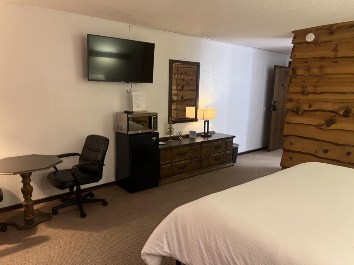 Bridge Inn Tomhawk - 2Nd Floor, 1 King Size Bed, Balcony, River View Tomahawk Kültér fotó